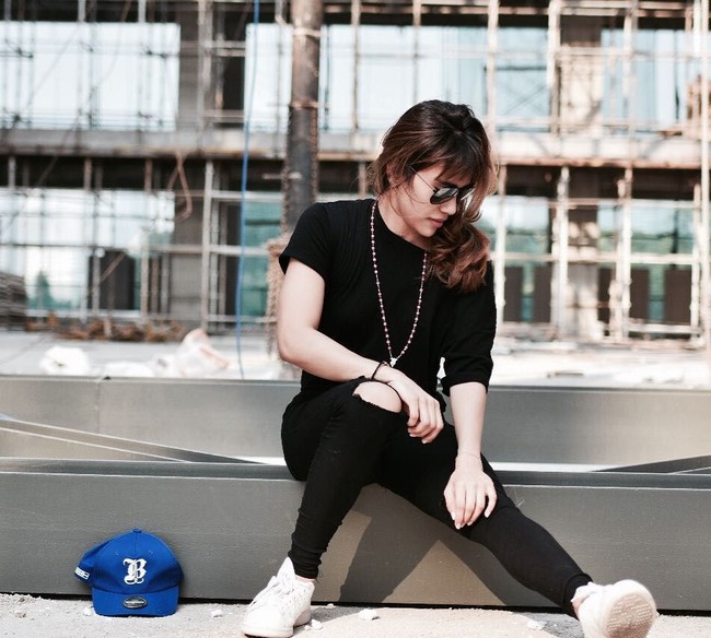 Wanita kelahiran Jakarta 1988 ini tak hanya memukau lewat prestasinya di lapangan bulu tangkis, tapi juga memukau karena paras kecantikan yang dimilikinya. Foto: Instagram @manuputtybellaetrix