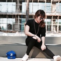 Wanita kelahiran Jakarta 1988 ini tak hanya memukau lewat prestasinya di lapangan bulu tangkis, tapi juga memukau karena paras kecantikan yang dimilikinya. Foto: Instagram @manuputtybellaetrix