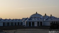 Orang etnis Mongol memang tinggal di rumah-rumah mirip tenda ini. Bentuk tenda lalu diadopsi jadi kamar-kamar hotel. (Wahyu/detikTravel)
