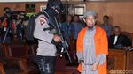 Polisi Bersenjata Lengkap Amankan Sidang Teroris Aman Abdurrahman