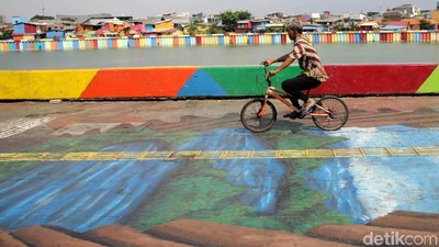 Asyiknya Ngabuburit di Danau Sunter