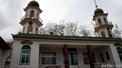 Foto Masjid 100 Tahun di Perkampungan Muslim China