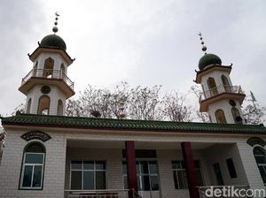 Foto Masjid 100 Tahun di Perkampungan Muslim China