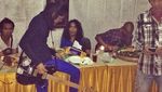 Keren! Pose Santai Kaka Saat Makan hingga Ngopi Bareng Member Slank
