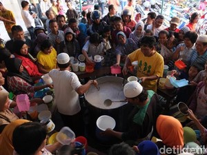 Begini Kelezatnya Bubur Samin Masjid Darussalam Solo yang Bikin Kangen
