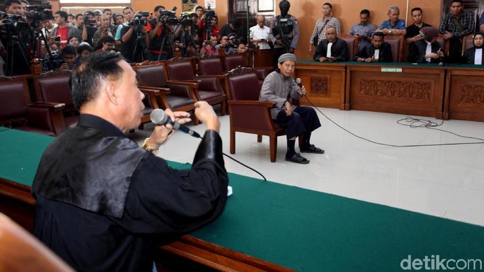 Sidang Aman Abdurrahman. Foto: Lamhot Aritonang Sidang Aman Abdurrahman. Foto: Lamhot Aritonang
