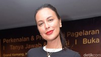 Sophia Latjuba terlihat ramping dan bugar. Pool/Noel/detikFoto.
