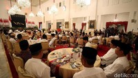 Jokowi memberikan sambutan di hadapan menteri dan pimpinan lembaga negara.