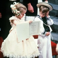 Pangeran William kecil pernah bertugas jadi page boy untuk pernikahan Pangeran Andrew dengan Sarah Ferguson di tahun 1986. Foto: Dok. Getty Images