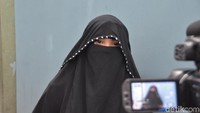 Namun dirinya sudah terbiasa. Ia pun mengucapkan salam ke siapa saja yang melihatnya. Foto: Ismail/detikHOT