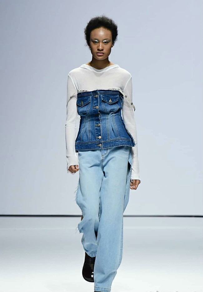 Bae Yu-jin baru berusia 16 tahun. Ia menjalani dunia modelling baru satu tahun ini. Punya wajah unik dengan tubuh semampai, Yu-jin telah dilirik oleh sejumlah brand.  Foto: Instagram/@bae_0430