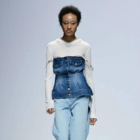 Bae Yu-jin baru berusia 16 tahun. Ia menjalani dunia modelling baru satu tahun ini. Punya wajah unik dengan tubuh semampai, Yu-jin telah dilirik oleh sejumlah brand.  Foto: Instagram/@bae_0430