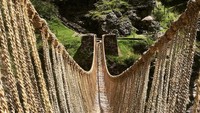 Peru juga punya peninggalan Suku Inka. Bisa dibilang unik dan langka, namaya jembatan Qeswachaka atau disebut Keshwa Chaca. (dillman.delgado/Instagram)