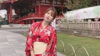 Kembali ke Jepang, Hyun Seo pun kini liburan dalam balutan kimono. (1004jjang/Instagram)