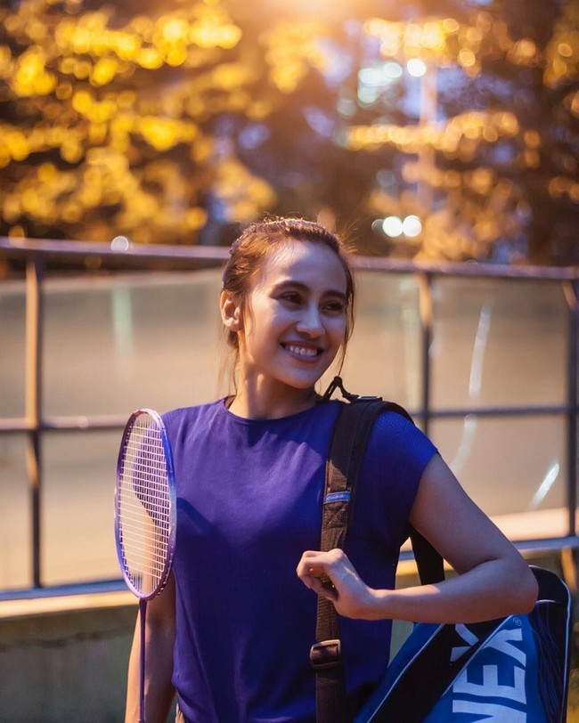  Bellaetrix juga memiliki segudang prestasi lainnya di olahraga bulu tangkis. Diantaranya adalah Juara Malaysia International Challenge 2011, Perempat final India Open GP Gold 2011, dan Medali Emas Tunggal Putri PON Riau 2012. Foto: Instagram @manuputtybellaetrix