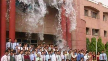 Iseng banget nih, jadi basah deh. (Foto: goodfullness)