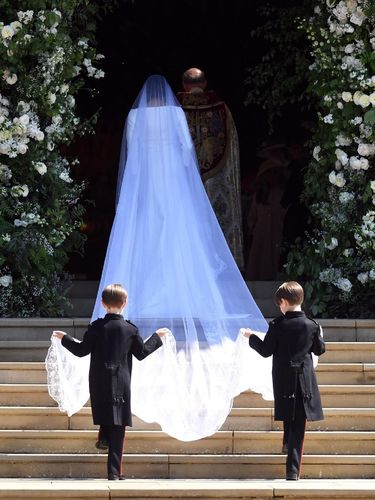 Meghan Markle Pakai Gaun Pengantin Rp 3,8 M Saat Upacara Pernikahan
