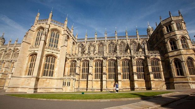 Pangeran Harry dan Aktris Meghan Markle melangsungkan pernikahan di Windsor Castle. Nah, intip yuk jeroan tempat royal wedding tersebut!
