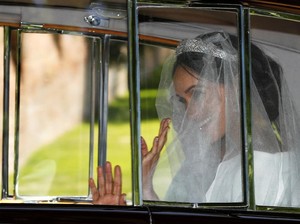 Foto Meghan Markle Menuju Kastil Windsor Menumpang Rolls Royce