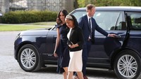 Meghan Markle dan sang ibunda, Doria Ragland tiba di Hotel Cliveden House untuk persiapan Royal Wedding. Foto: (Steve Parsons/Getty Images)