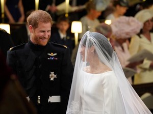 Gandeng Dua Anak, Kate Middleton Tiba di Lokasi Royal Wedding