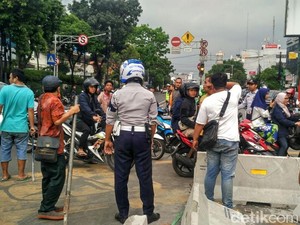 Sandiaga: Rekayasa Lalin di Mampang Dihentikan Sementara