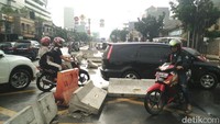 Pangkal kemacetan di Jalan Raya Mampang Prapatan tepatnya di perempatan arah Kemang Utara dan Duren Tiga. Foto: Carlo Venansius Homba/detikcom