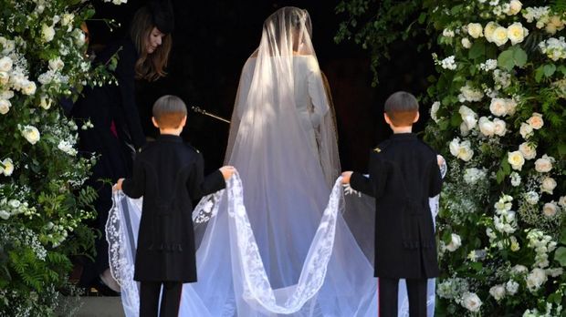 Kisah di Balik Gaun Pengantin Meghan Markle