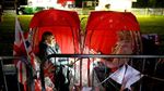 Demi Royal Wedding, Penggemar Bikin Tenda di Depan Kastil