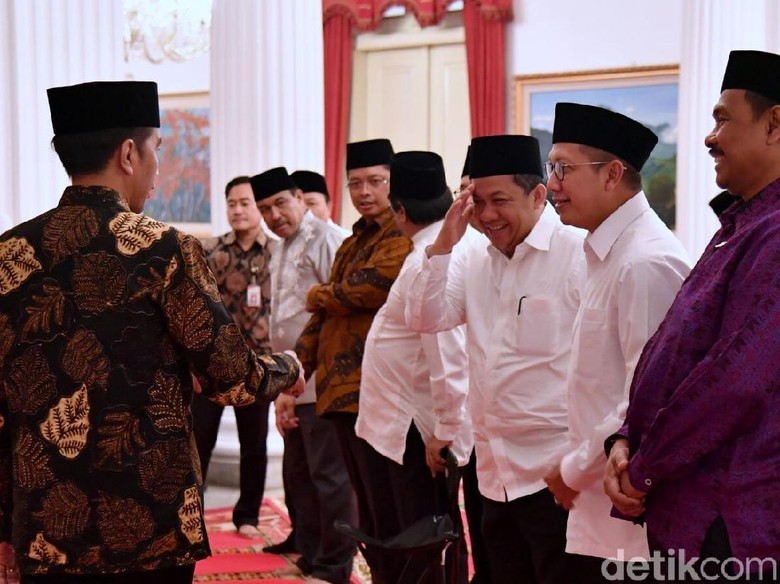 Fahri Candai Jokowi soal Pendapatan Saat Buka Puasa di Istana Fahri Candai Jokowi soal Pendapatan Saat Buka Puasa di Istana