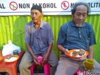 Warung Sedekah Di Kudus Ini Sediakan Nasi Dan Lauk Buka Puasa Gratis