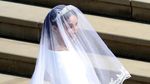 Penampilan Meghan Markle dengan Gaun Putih