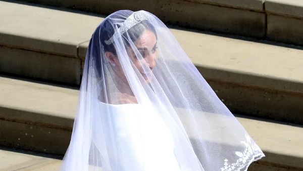 Penampilan Meghan Markle dengan Gaun Putih