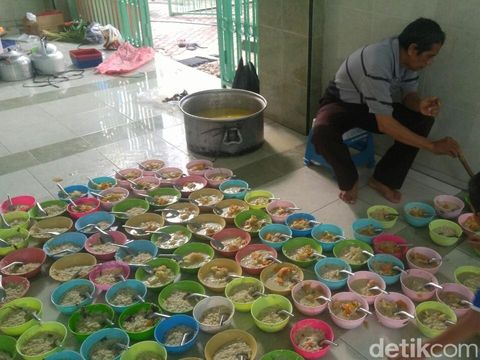 Tradisi Berbagi Bubur India yang Gurih Semerbak untuk Berbuka Puasa