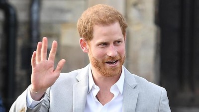 Semringahnya Pangeran Harry Sapa Warga Jelang Royal Wedding