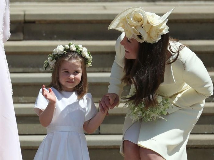 Kate Middleton dan Putri Charlotte di pernikahan Pangeran Harry. Foto: Getty Images Kate Middleton dan Putri Charlotte di pernikahan Pangeran Harry. Foto: Getty Images