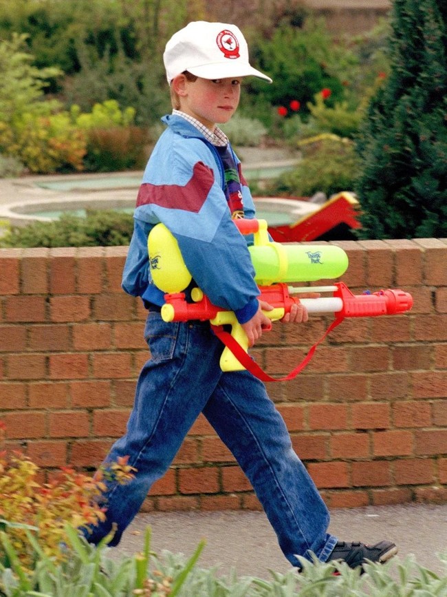 Gaya Pangeran Harry anak 90-an banget, ya!  Foto: Istimewa