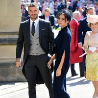 Victoria Beckham dicibir netizen saat hadir di pernikahan Pangeran Harry dan Meghan Markle. Wajah Victoria selalu tampak datar tanpa ekspresi. Namun istri David Beckham itu menyatakan kalau dia suka tersenyum dalam hati. Foto: Ian West/Pool via REUTERS