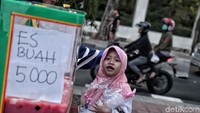 Salah satunya es buah ini.