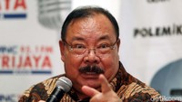 Saya ingin jelaskan bagaimana perbedaan yang sangat prinsip antara Undang-undang Nomor 15 Tahun 2003 dengan Revisi Undang-undang yang sedang berjalan. Undang-undang existing itu, dia bersifat reaktif, tunggu bom, tunggu peristiwa, tunggu korban terjadi baru bertindak. Karena selama ini aparat tidak punya payung hukum untuk menghadapi, menindak gejala-gejala yang ditimbulkan para terduga teroris, kata Wakil Ketua Pansus Revisi UU Antiterorisme Supiadin Aries Saputra.