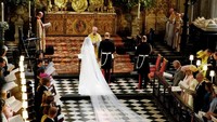 Keduanya mengikat janji suci di depan uskup Canteburry Justin Welby. Owen Humphreys/Pool via REUTERS