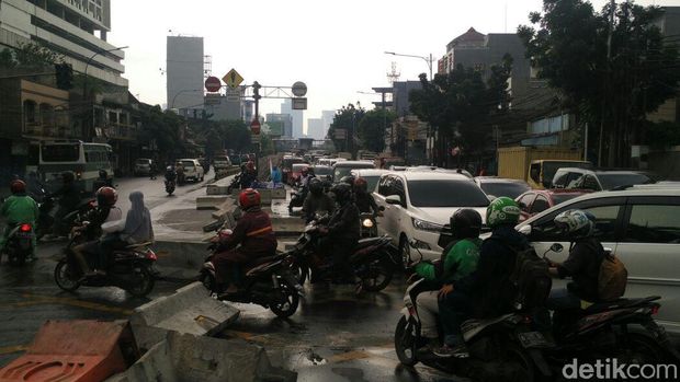 Mampang arah Ragunan macet parah