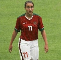 Tak hanya berparas cantik, pemain bernomor punggung 11 ini pun terlihat tangguh di lapangan hijau.  Foto: Instagram/@portia.fischer