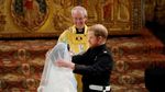 Senyum Bahagia Meghan Markle dan Pangeran Harry Usai Resmi Menikah