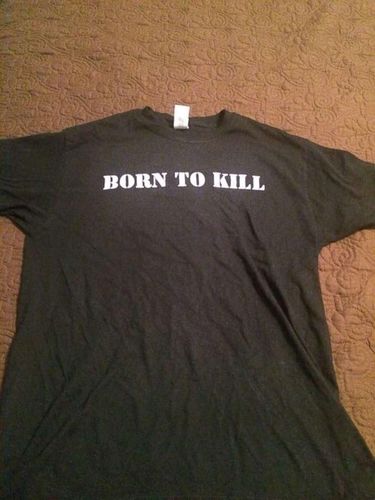 Postingan kaus 'Born To Kill'