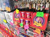Suvenir seharga 9 poundsterling pun ada.