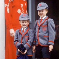 Gemasnya foto Pangeran William dan Harry pakai seragam sekolah. Foto ini diambil pada September 1991.  Foto: Istimewa