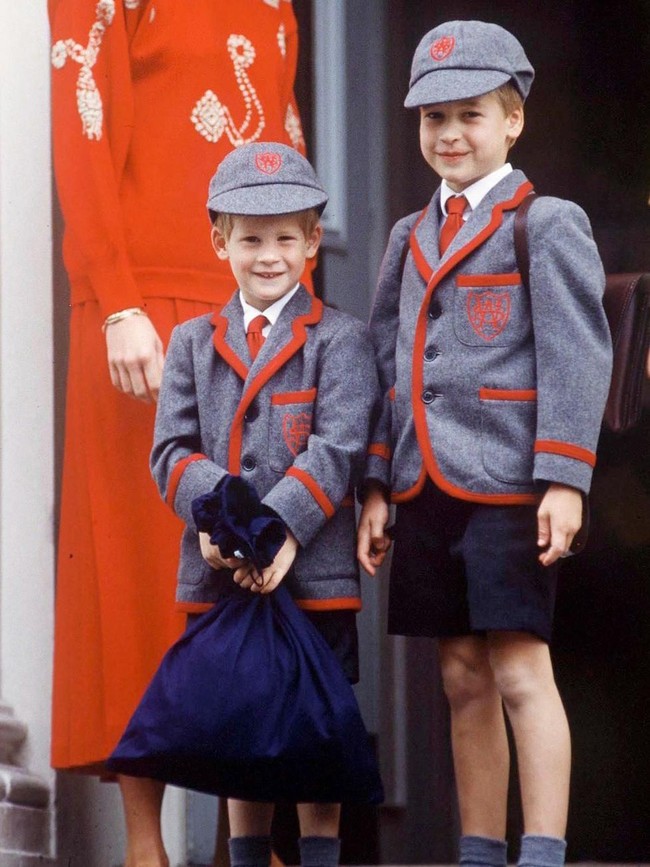 Gemasnya foto Pangeran William dan Harry pakai seragam sekolah. Foto ini diambil pada September 1991.  Foto: Istimewa