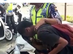 Heboh Pemotor Ditilang lalu Akting Kesurupan