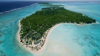 The Brando Resort, Tahiti. Resor ini dibangun di sebuah pulau pribadi di Atol Tetiaroa. Ada 35 vila mewah tapi ramah lingkungan, yang masing-masingnya memiliki kolam renang dan akses langsung ke pantai dengan rentang harga kamarnya dimulai dari USD 3.700 (CNN Travel)